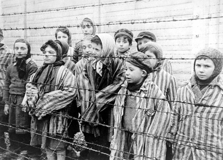 Жуткие эксперименты нацистов над близнецами