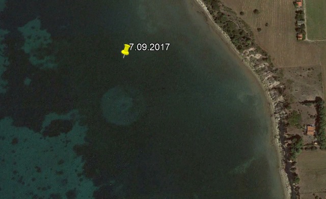 У берегов Греции с помощью Google Earth обнаружили загадочный круглый объект. Затонувший НЛО?